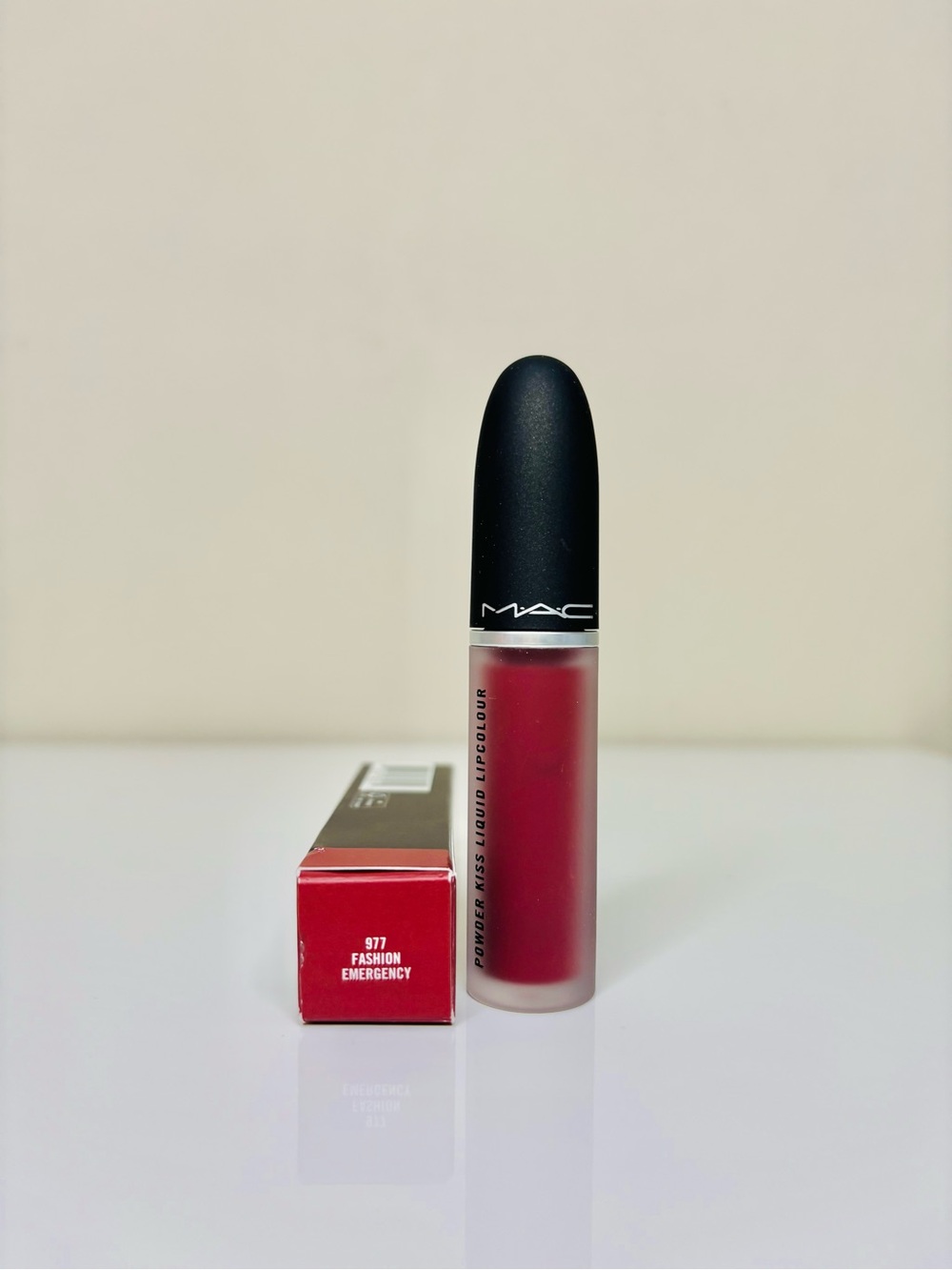 MAC Powder Kiss Liquid Lipcolour - 977 Fashion Emergency - Picture 8 of 8